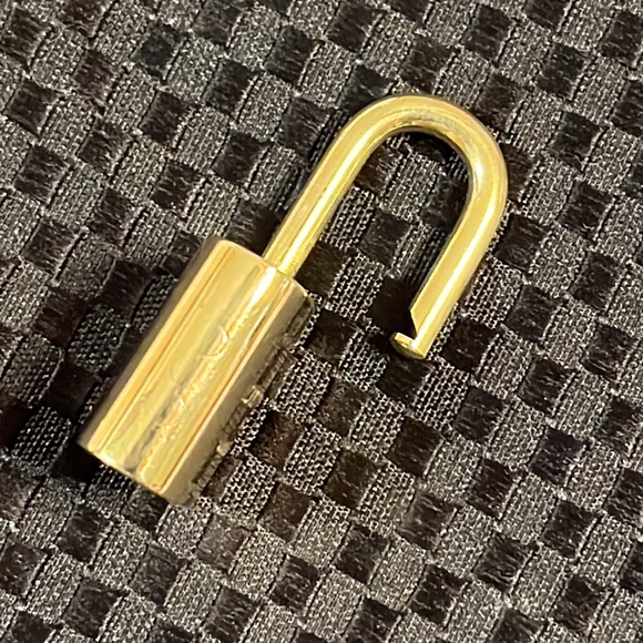 LOUIS VUITTON Paris Lock Necklace No key LV cuban necklace - Picture 6 of 13